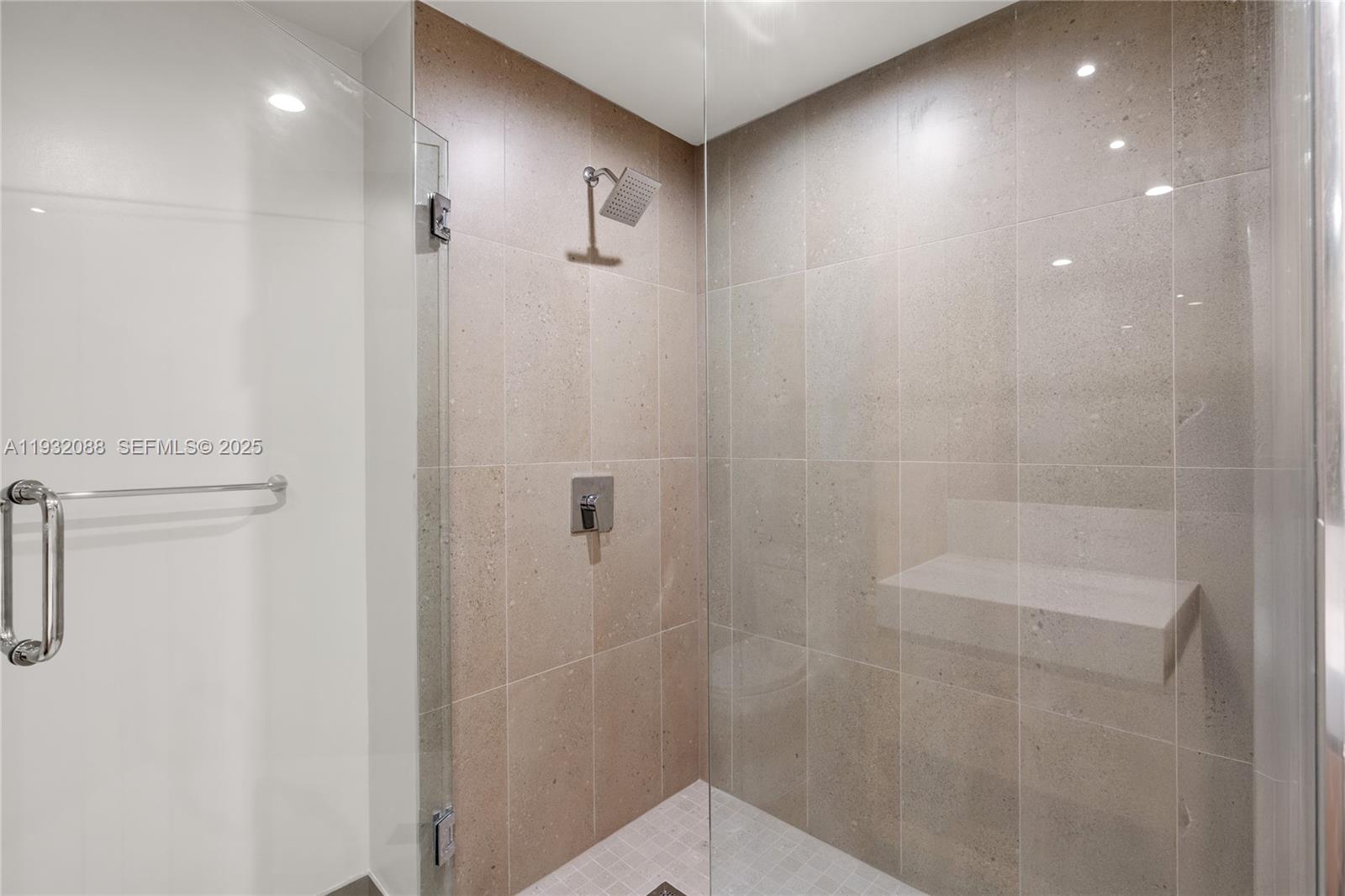 11 NE 6th St #2005 Miami, FL 33132