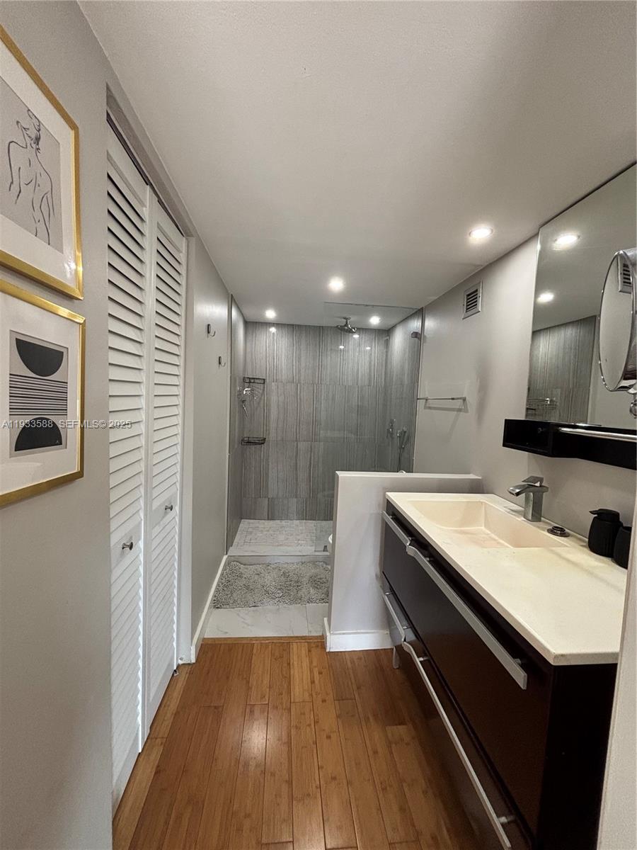 image Charter Club14