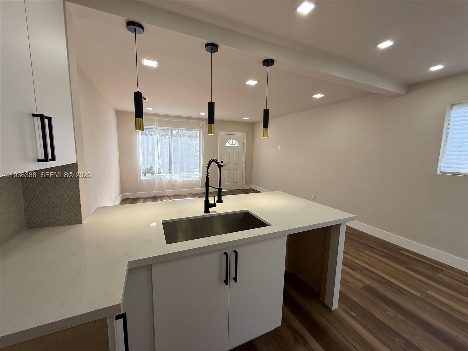 7821 NW 30th St Davie, FL 33024