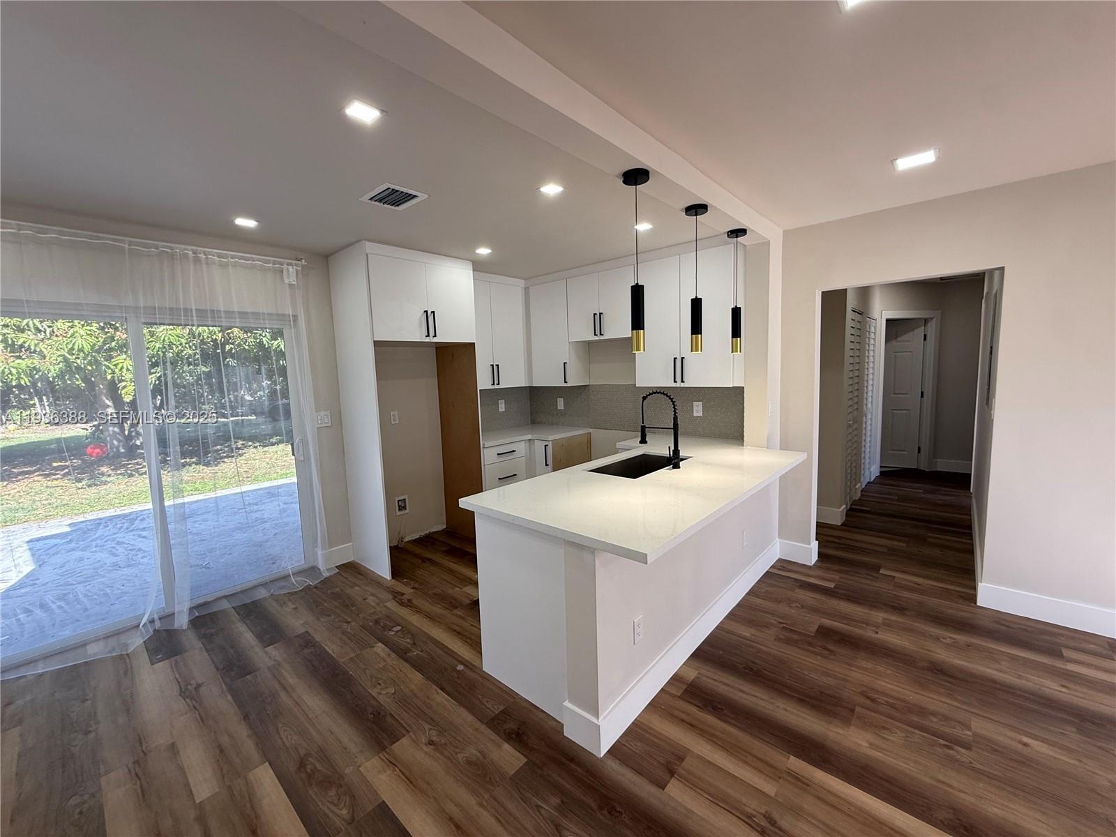 7821 NW 30th St Davie, FL 33024