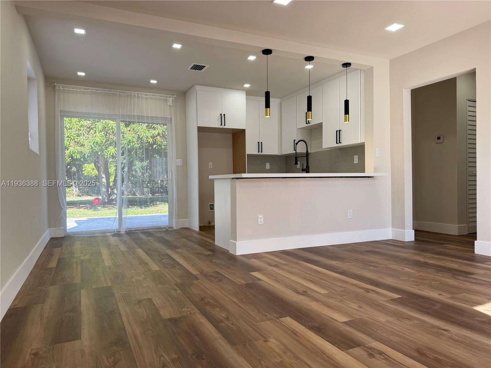 7821 NW 30th St Davie, FL 33024