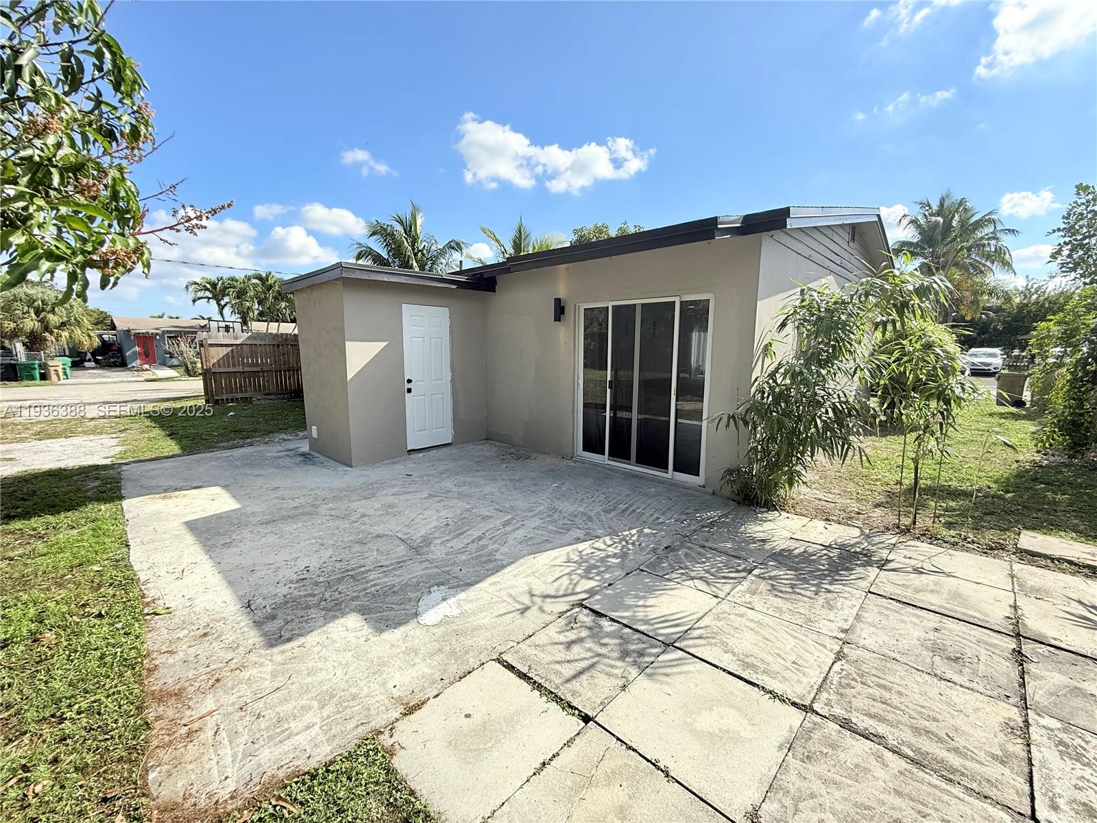 7821 NW 30th St Davie, FL 33024