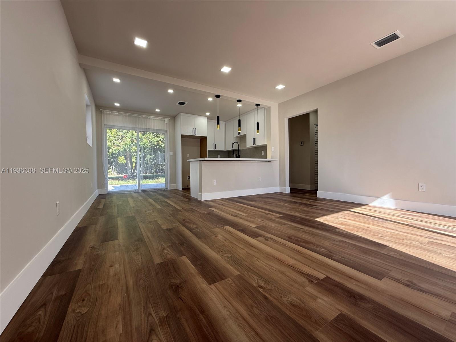 7821 NW 30th St Davie, FL 33024