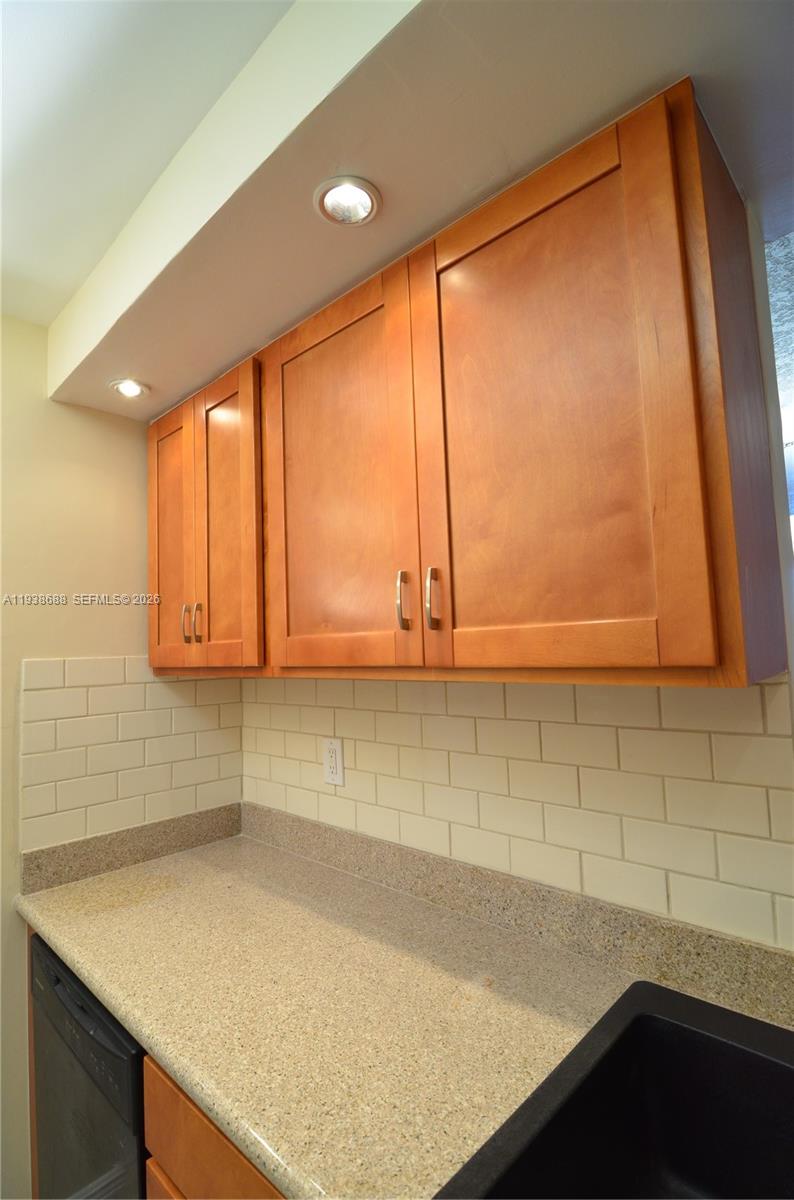 2935 NE 163rd St #5U