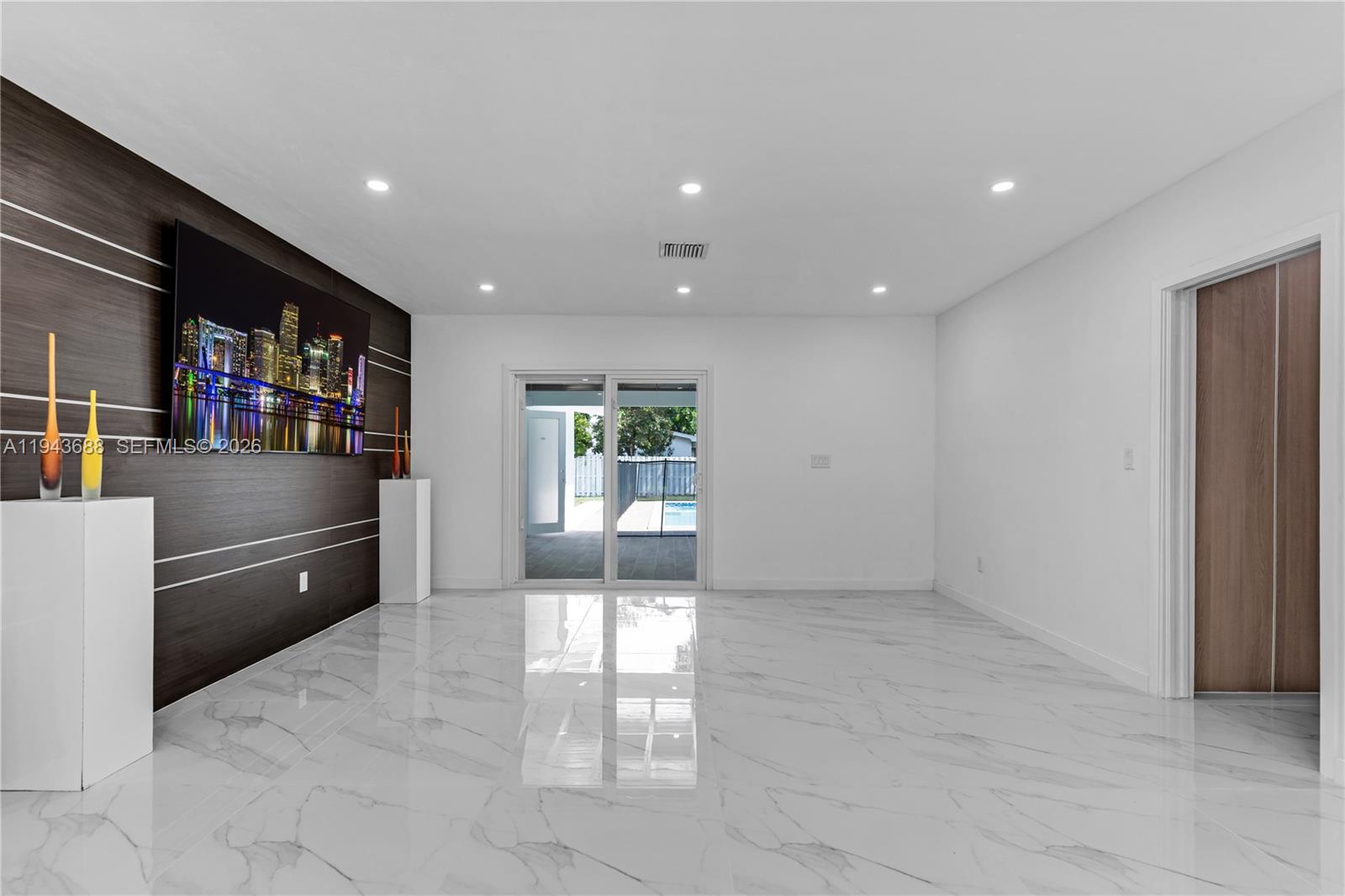 12525 SW 68th Ct Pinecrest, FL 33156