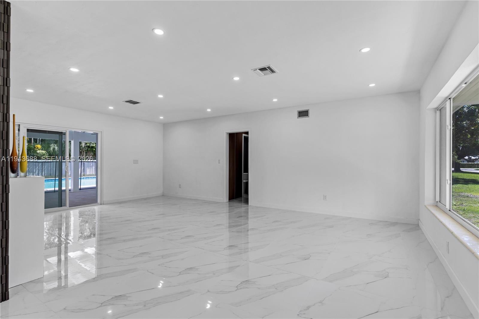 12525 SW 68th Ct Pinecrest, FL 33156