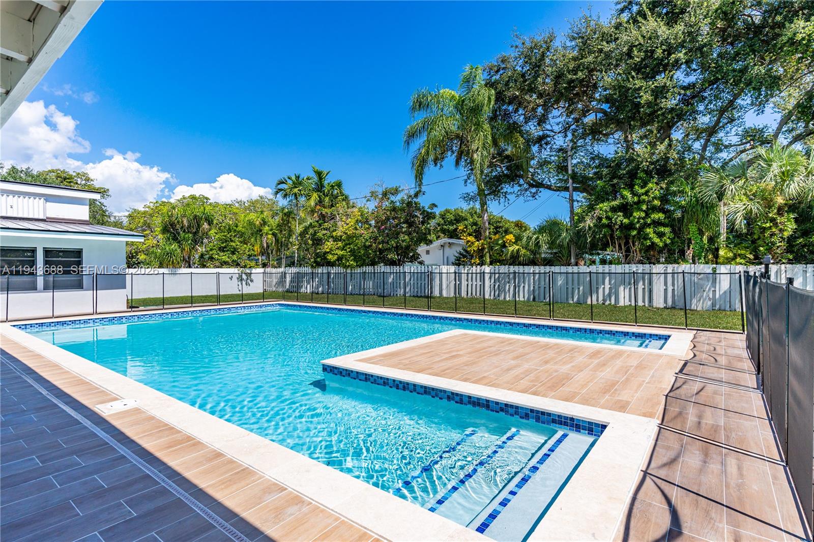 12525 SW 68th Ct Pinecrest, FL 33156