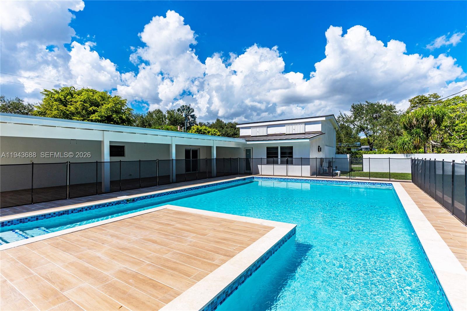 12525 SW 68th Ct Pinecrest, FL 33156