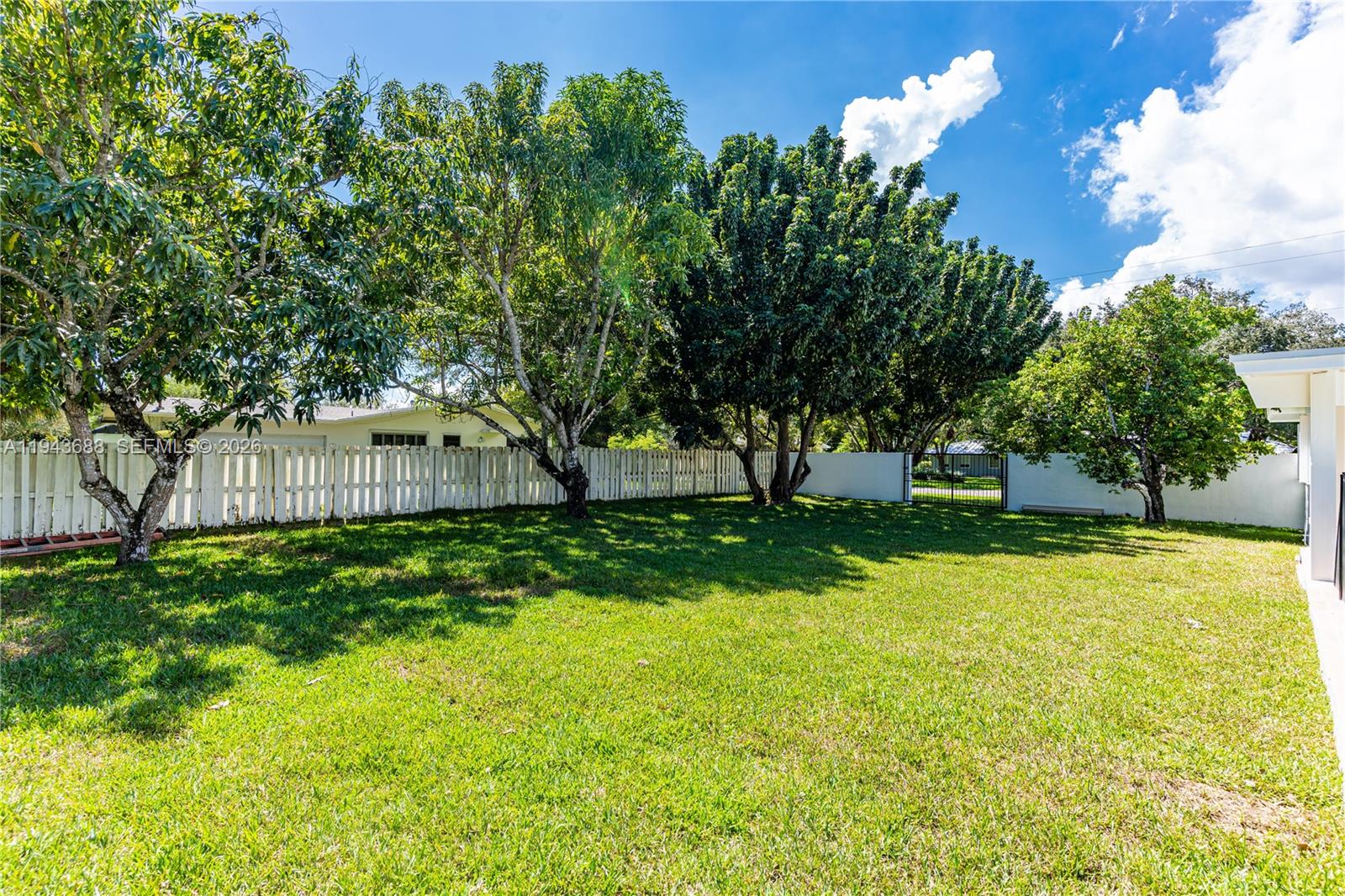 12525 SW 68th Ct Pinecrest, FL 33156