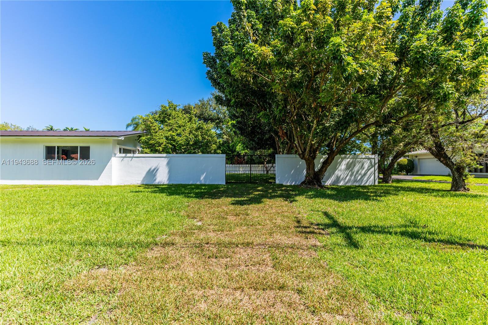 12525 SW 68th Ct Pinecrest, FL 33156