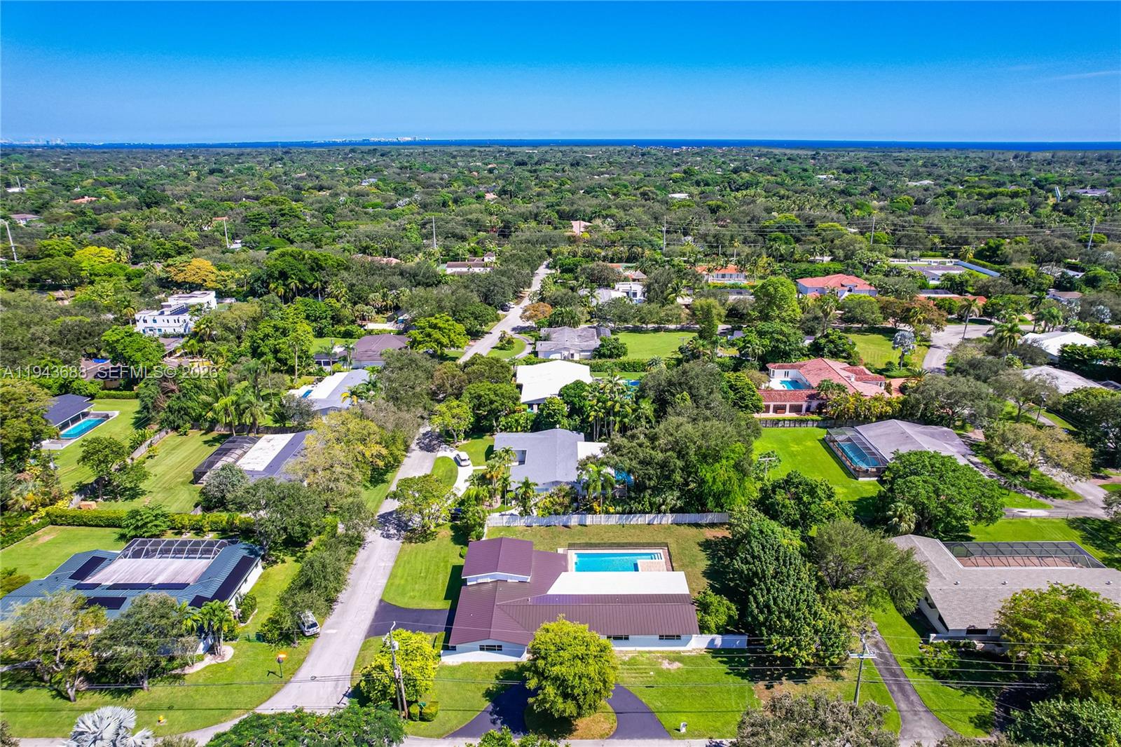 12525 SW 68th Ct Pinecrest, FL 33156