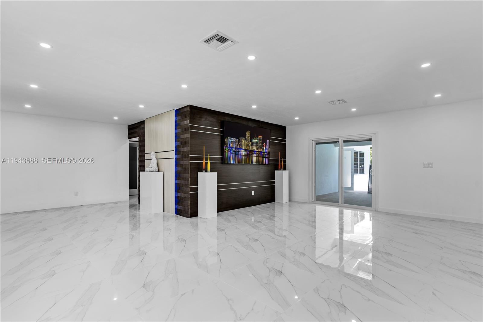 12525 SW 68th Ct Pinecrest, FL 33156