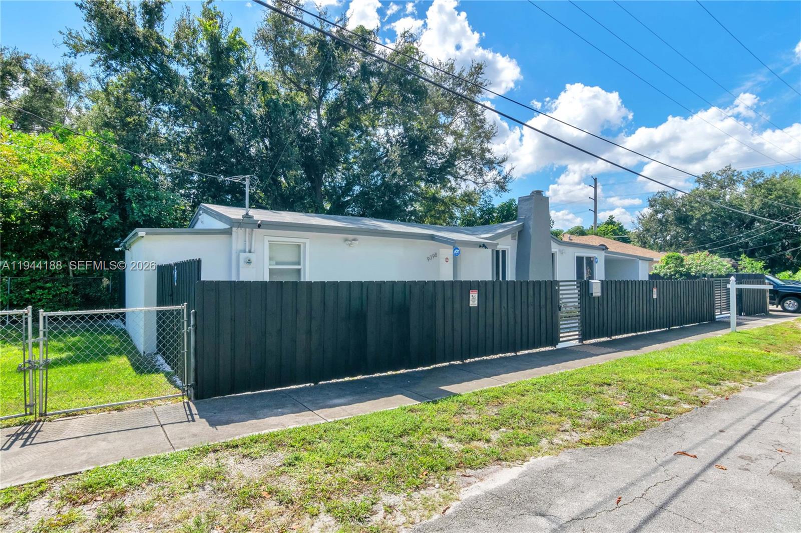 9398 NW 4th Ave Miami, FL 33150