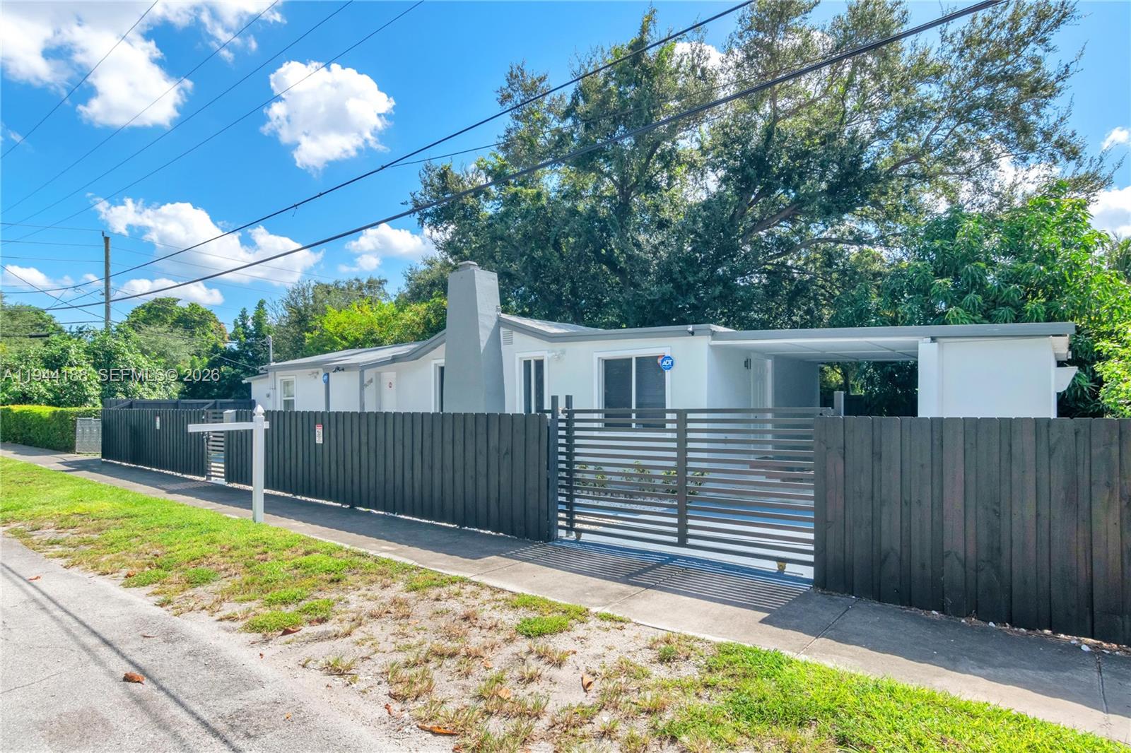 9398 NW 4th Ave Miami, FL 33150