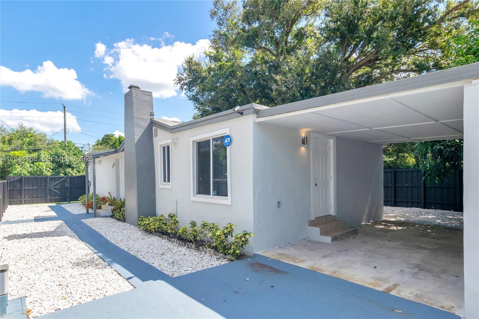 9398 NW 4th Ave Miami, FL 33150