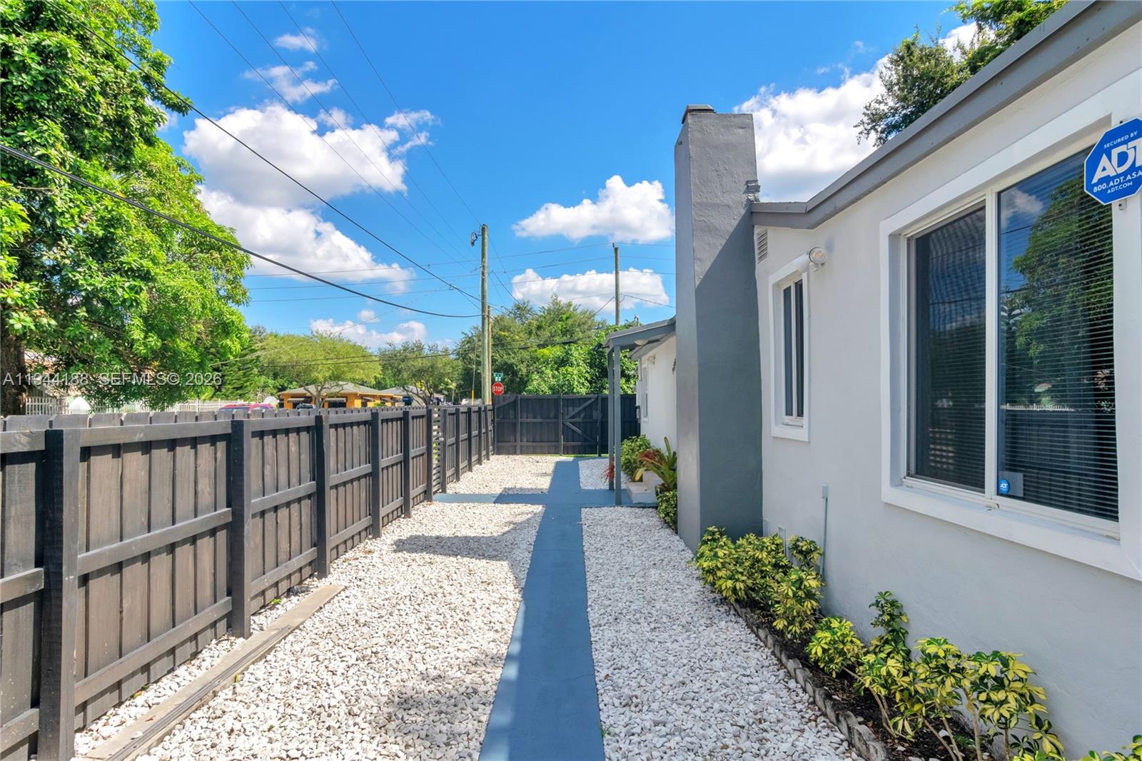 9398 NW 4th Ave Miami, FL 33150