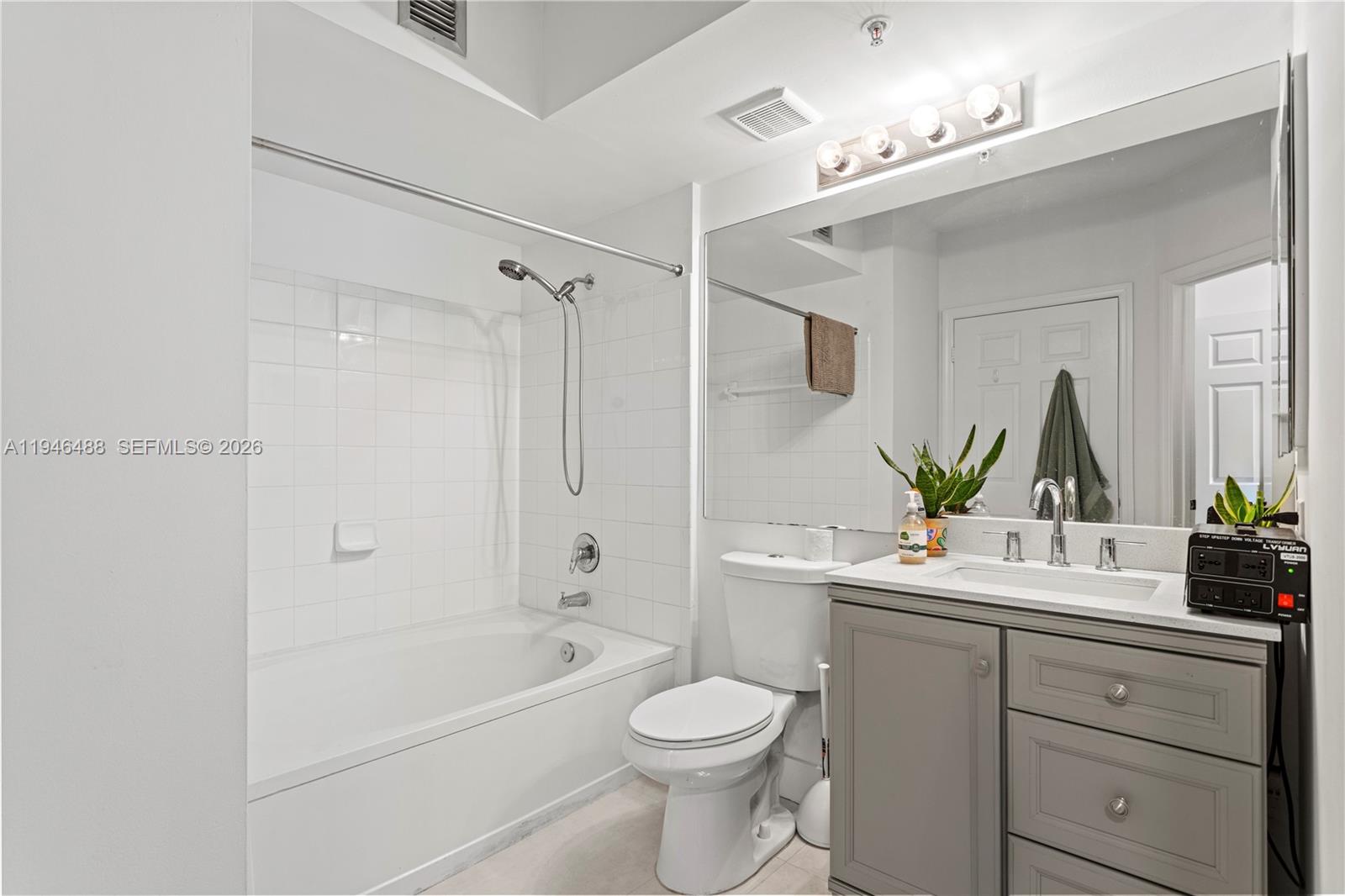 image Porto Bellagio Condo9