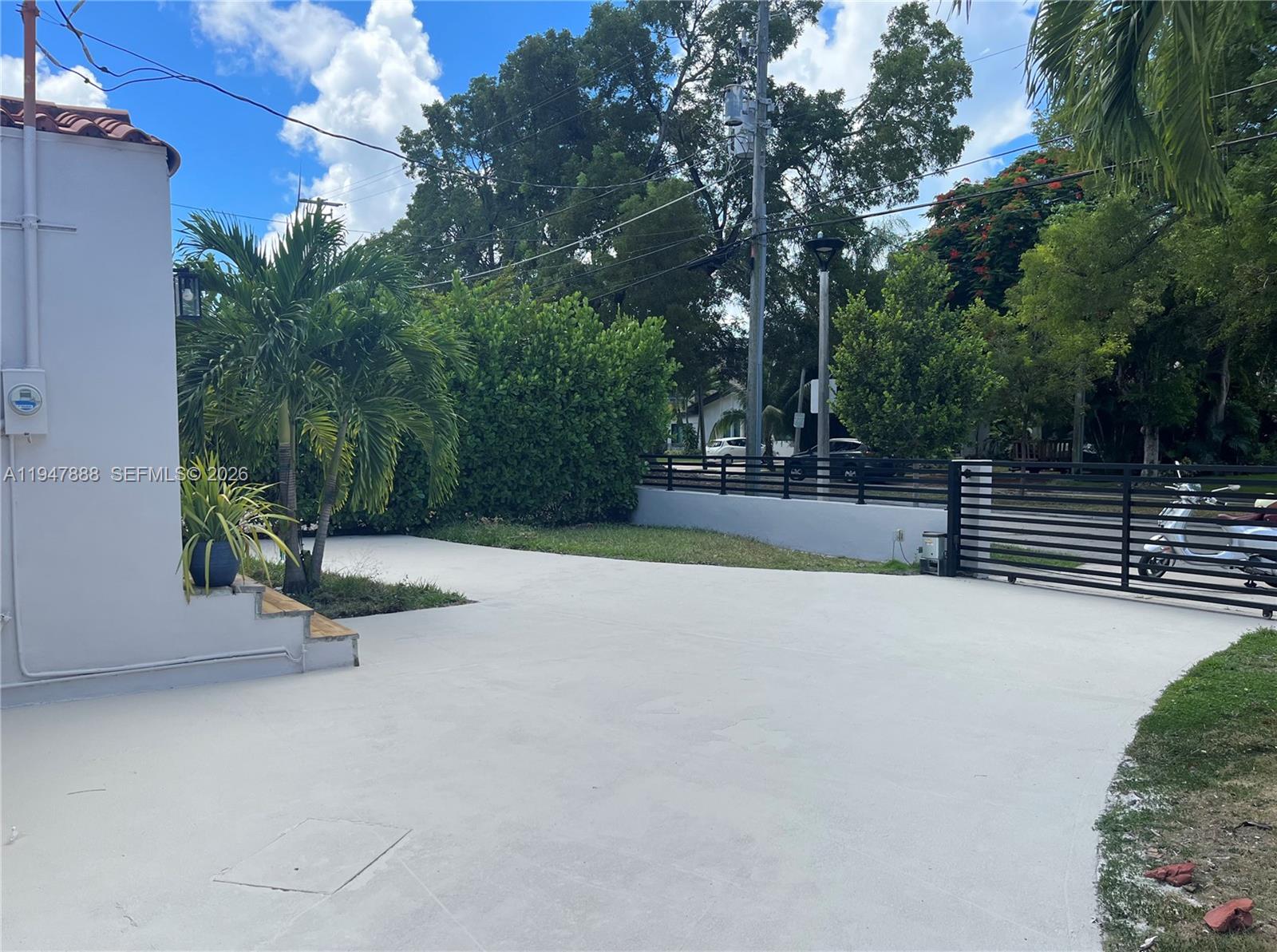 337 SW 23rd Rd Miami, FL 33129