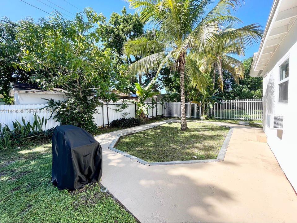 1130 NE 111th St Biscayne Park, FL 33161