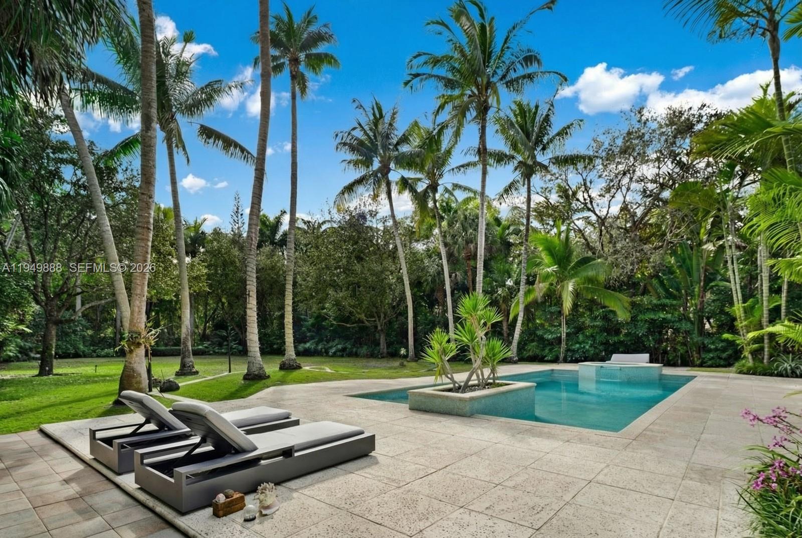 5002 SW 86th St Miami, FL 33143