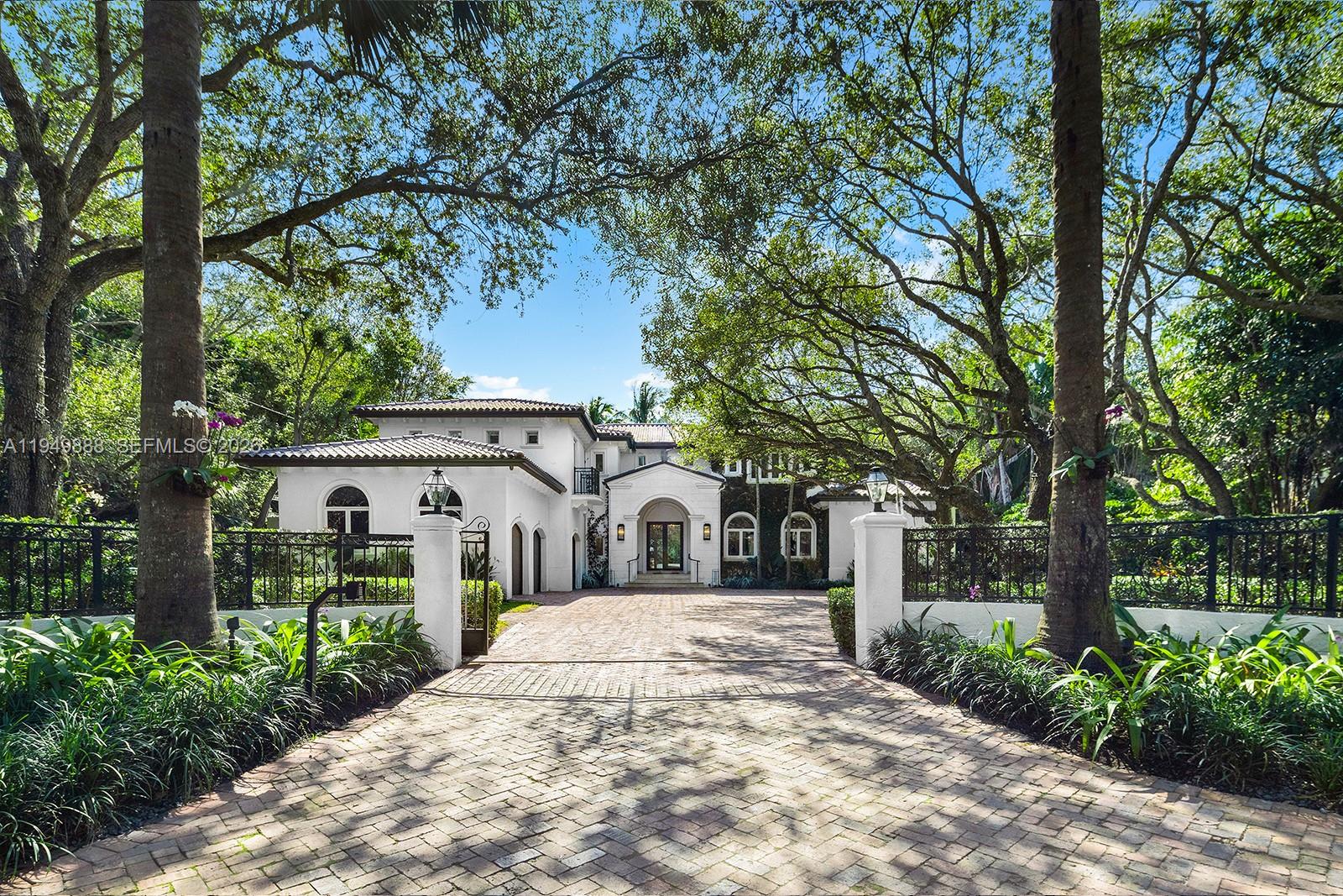 5002 SW 86th St Miami, FL 33143