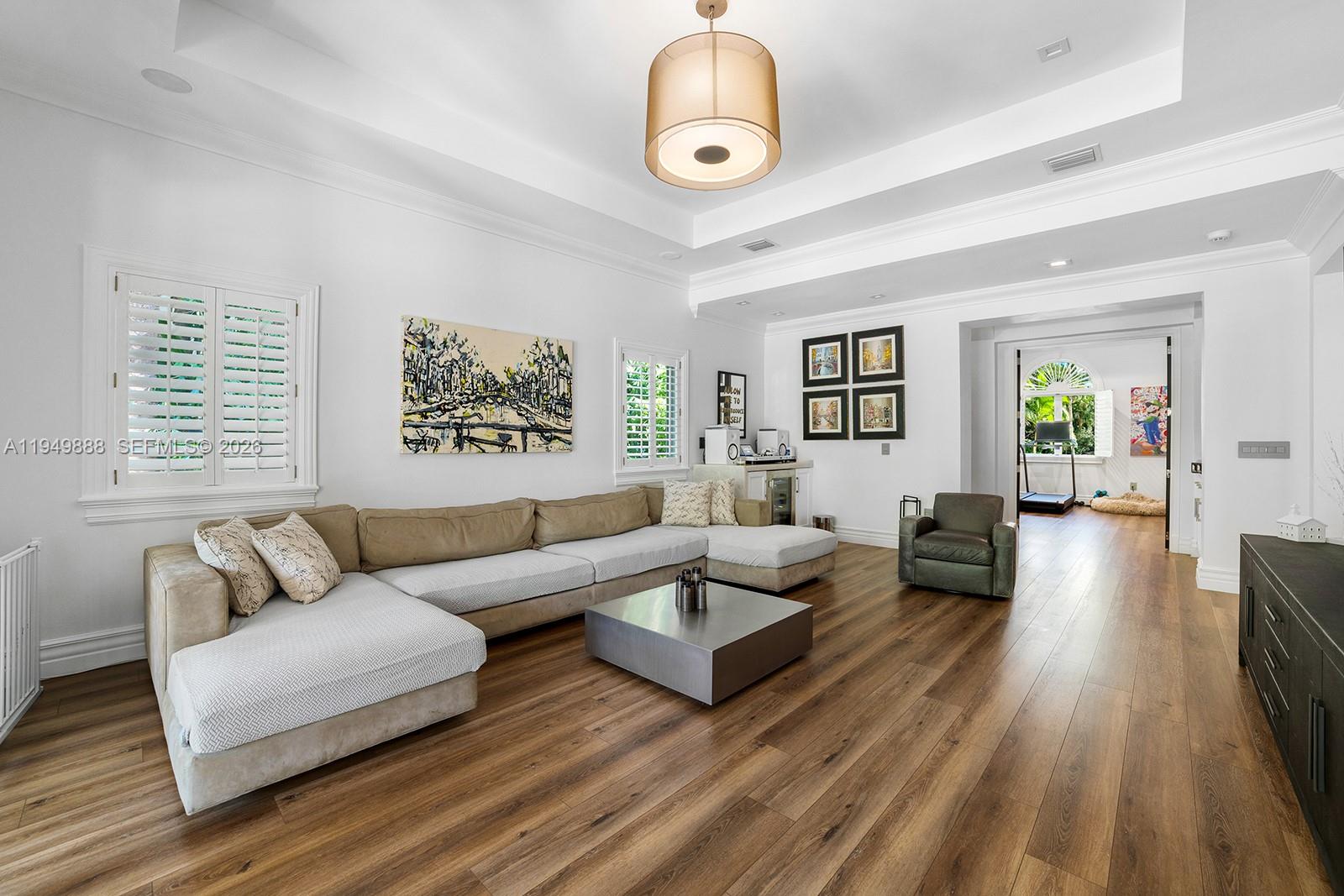 5002 SW 86th St Miami, FL 33143