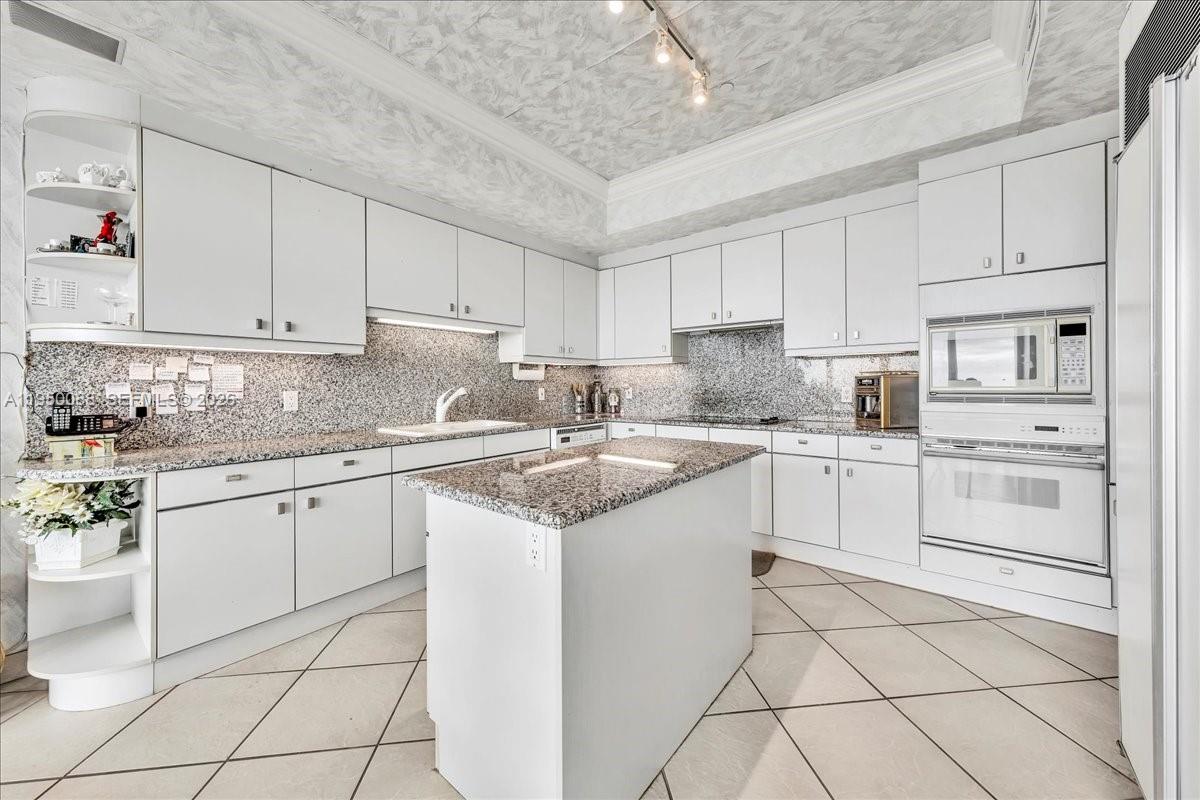 10101 Collins Ave #16B Bal Harbour, FL 33154