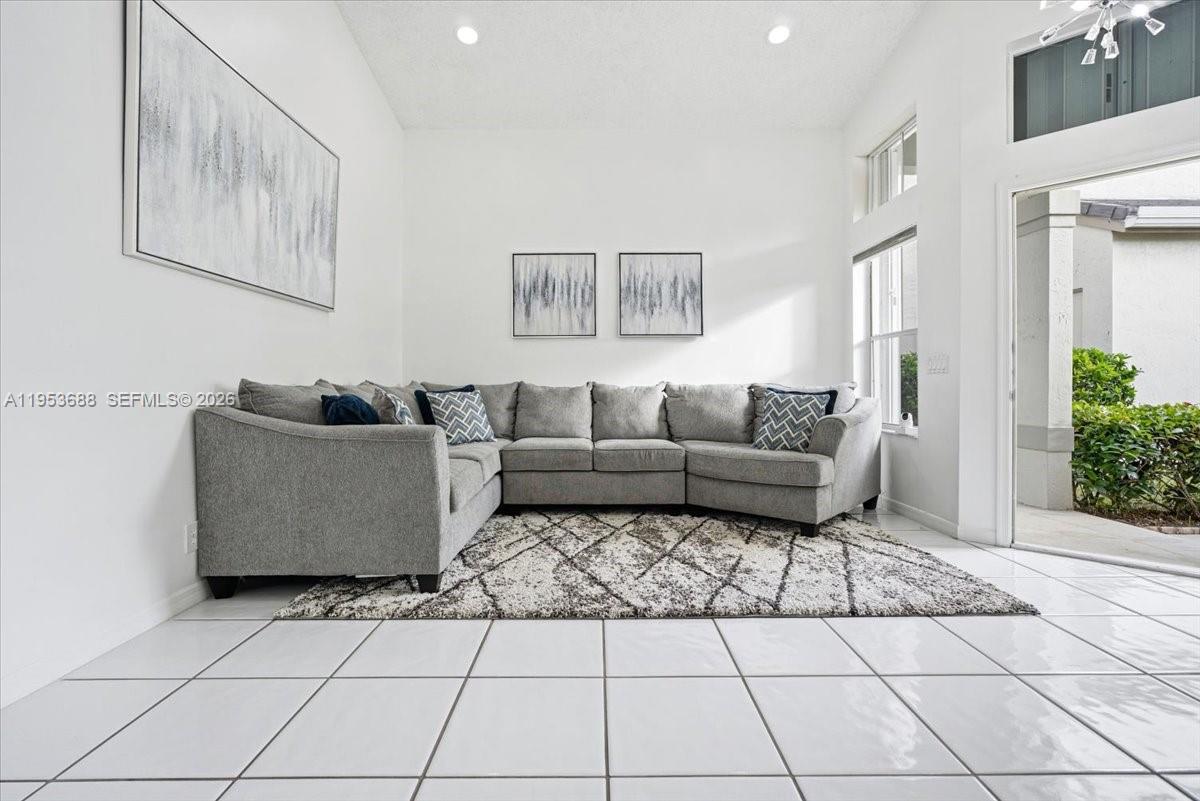 628 Stanton Dr Weston, FL 33326