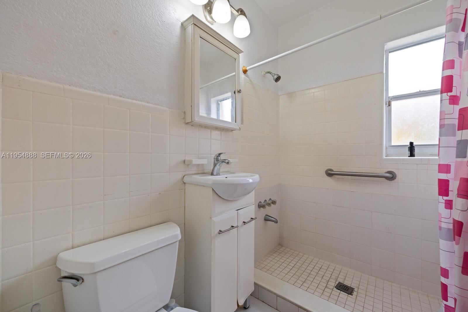 3050 NW 2nd St Miami, FL 33125