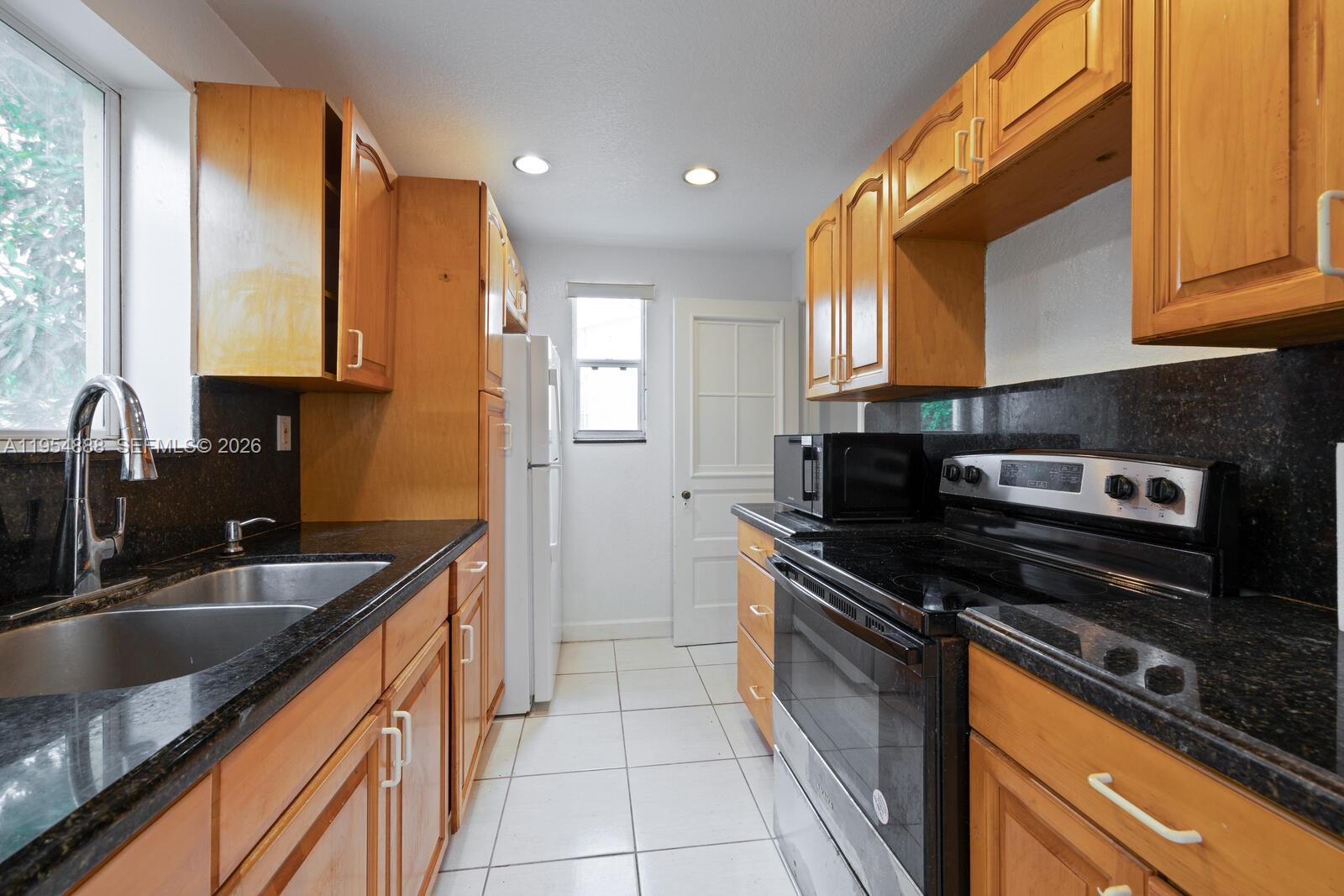 3050 NW 2nd St Miami, FL 33125