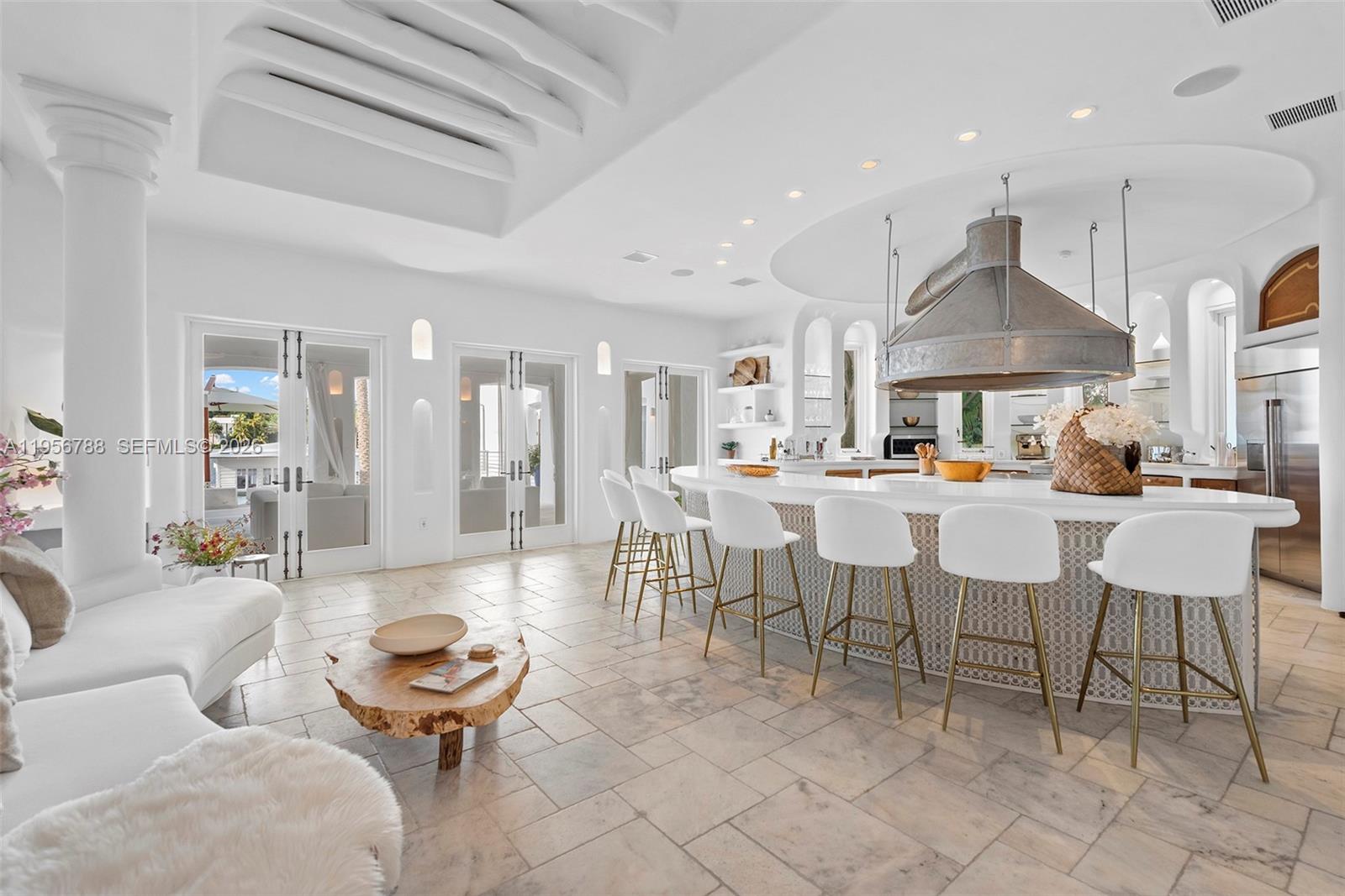 24 S Hibiscus Dr Miami Beach, FL 33139