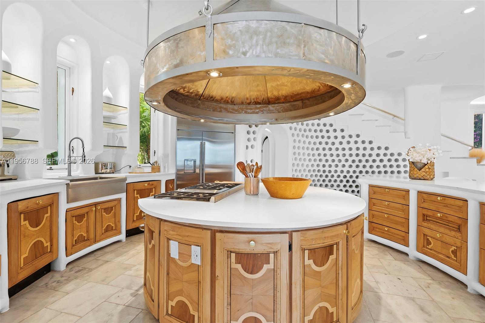 24 S Hibiscus Dr Miami Beach, FL 33139