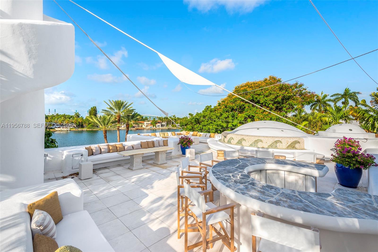 24 S Hibiscus Dr Miami Beach, FL 33139