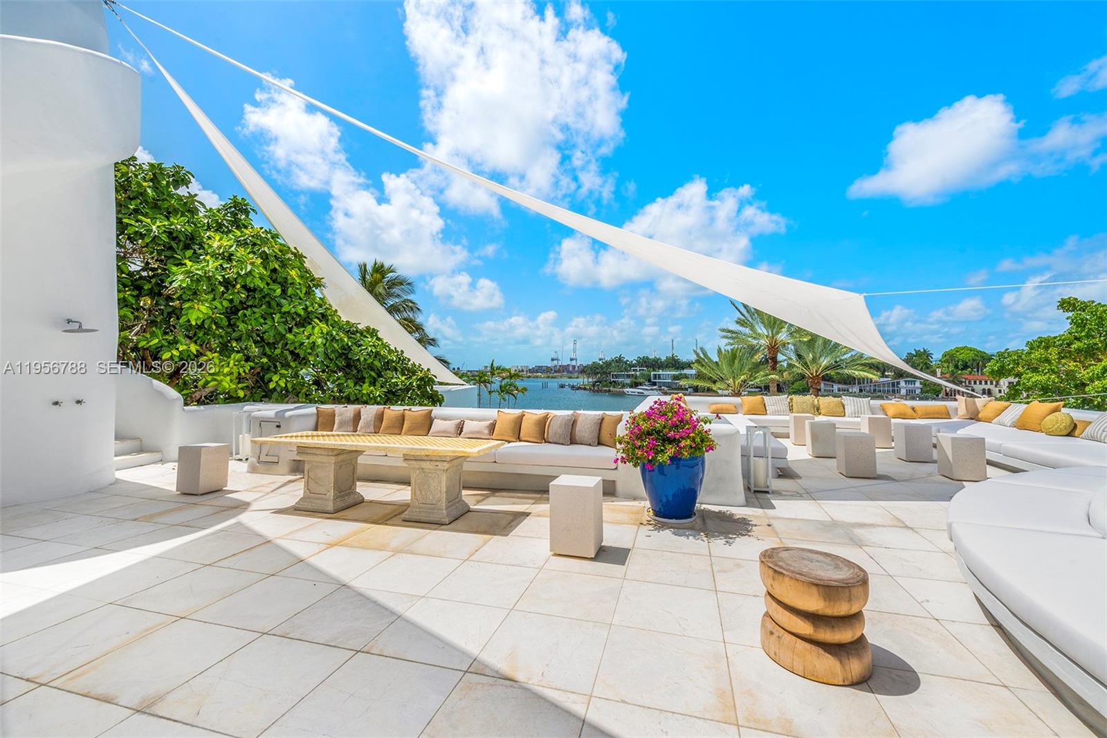 24 S Hibiscus Dr Miami Beach, FL 33139