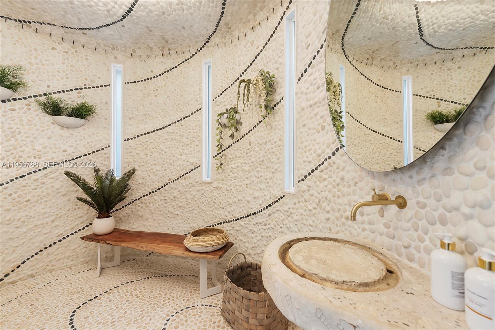 24 S Hibiscus Dr Miami Beach, FL 33139