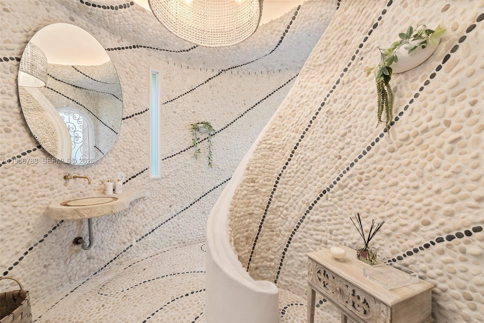 24 S Hibiscus Dr Miami Beach, FL 33139