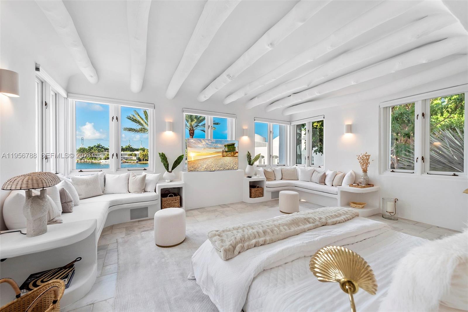 24 S Hibiscus Dr Miami Beach, FL 33139