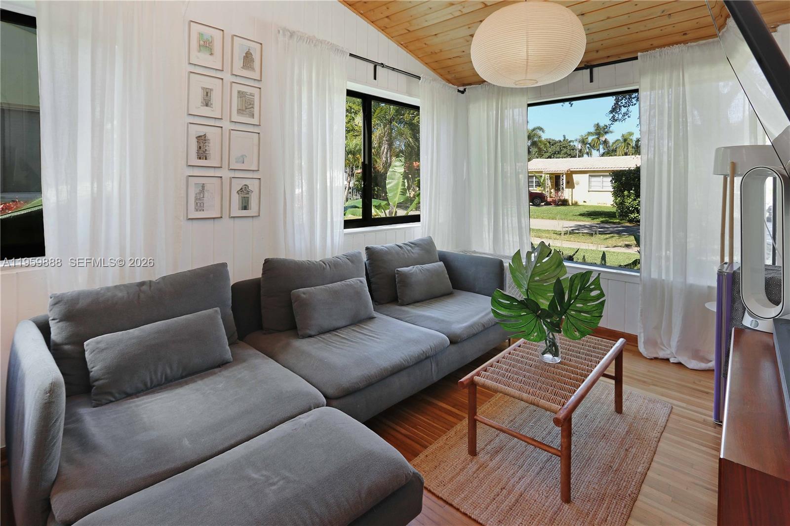 1516 Mayo St Hollywood, FL 33020