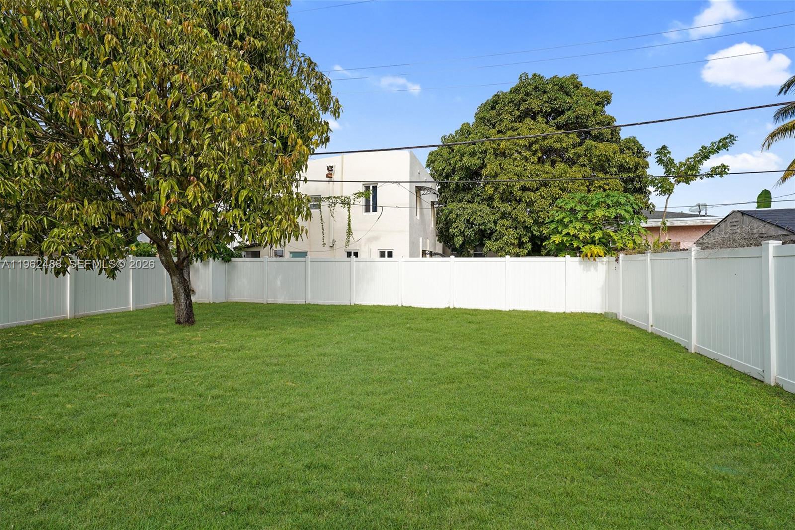 1737 SW 11th St Miami, FL 33135