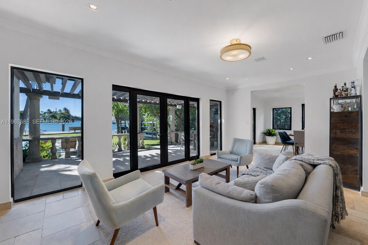 744 Lakeview Dr Miami Beach, FL 33140