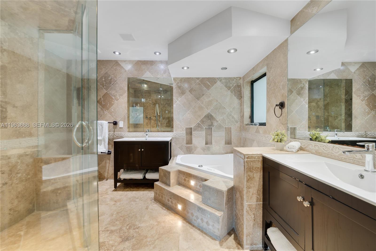 744 Lakeview Dr Miami Beach, FL 33140