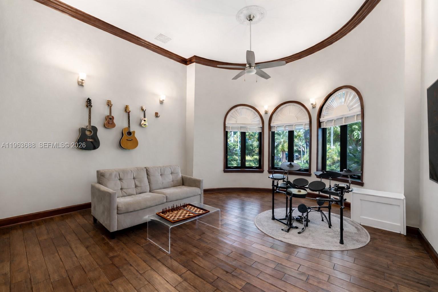 744 Lakeview Dr Miami Beach, FL 33140