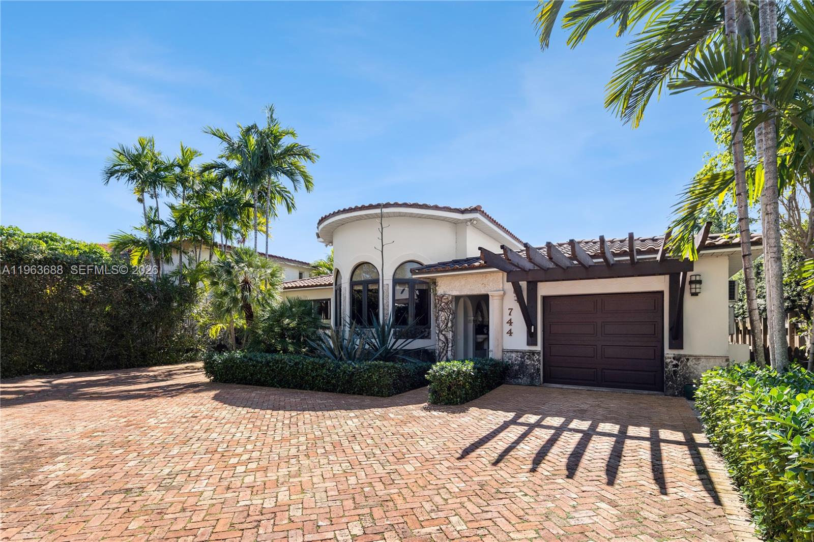 744 Lakeview Dr Miami Beach, FL 33140