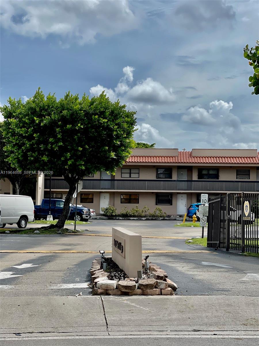 200 W Park Dr #207-1 Miami, FL 33172