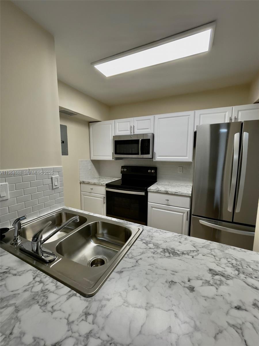 200 W Park Dr #207-1 Miami, FL 33172