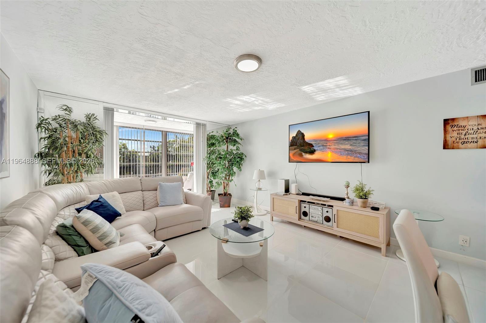 2801 Somerset Dr #215 Lauderdale Lakes, FL 33311