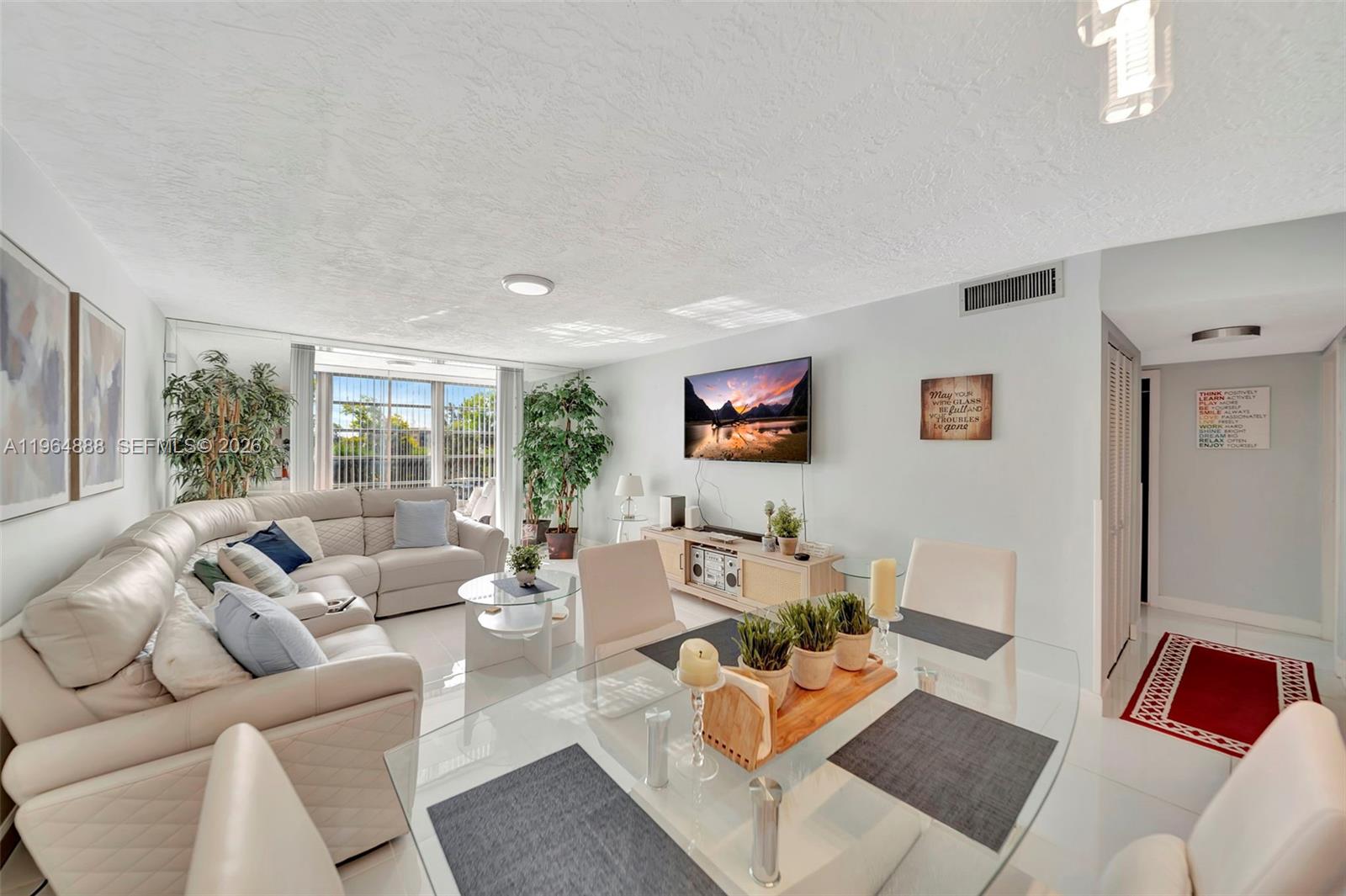 2801 Somerset Dr #215 Lauderdale Lakes, FL 33311