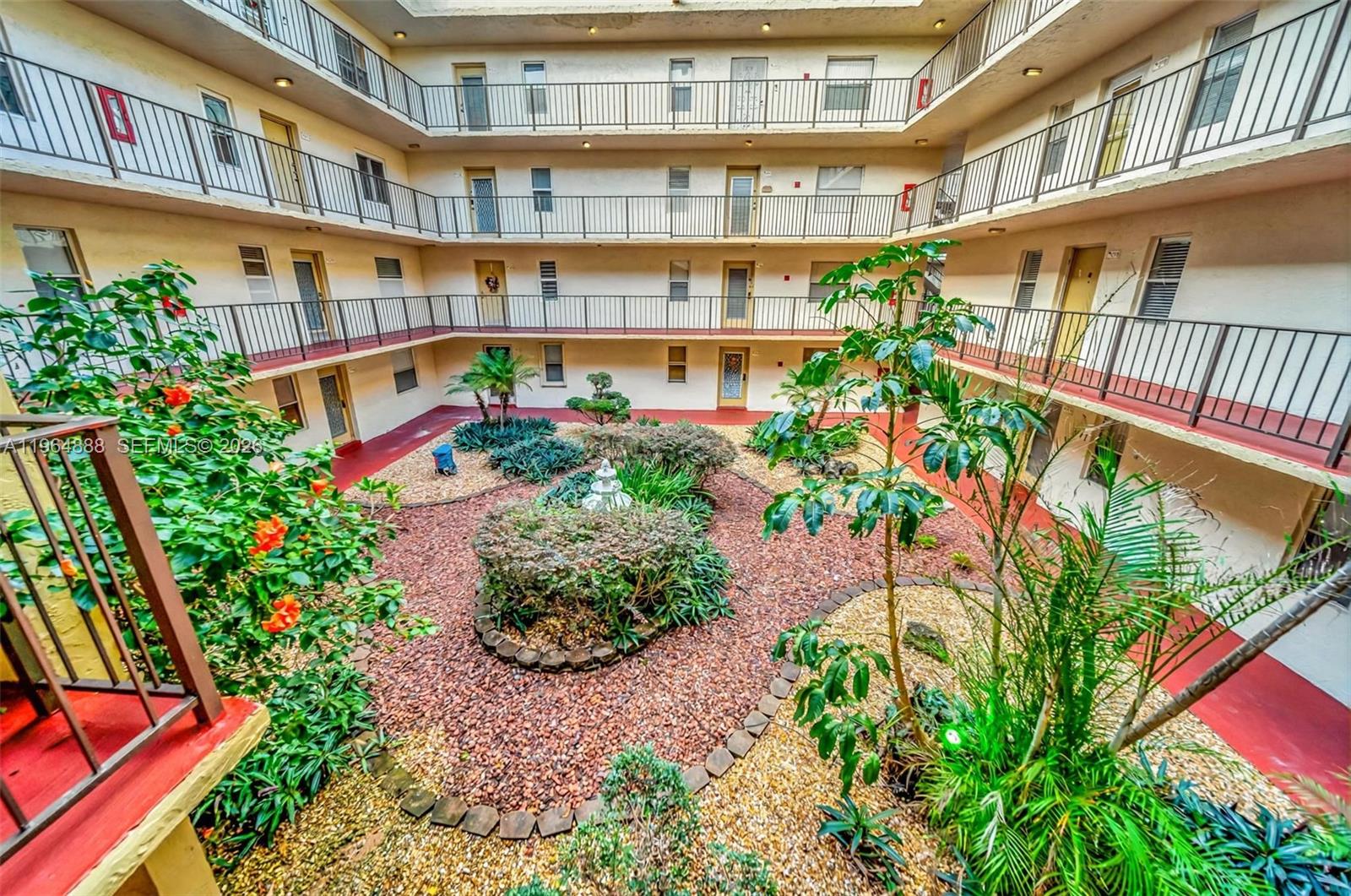 2801 Somerset Dr #215 Lauderdale Lakes, FL 33311