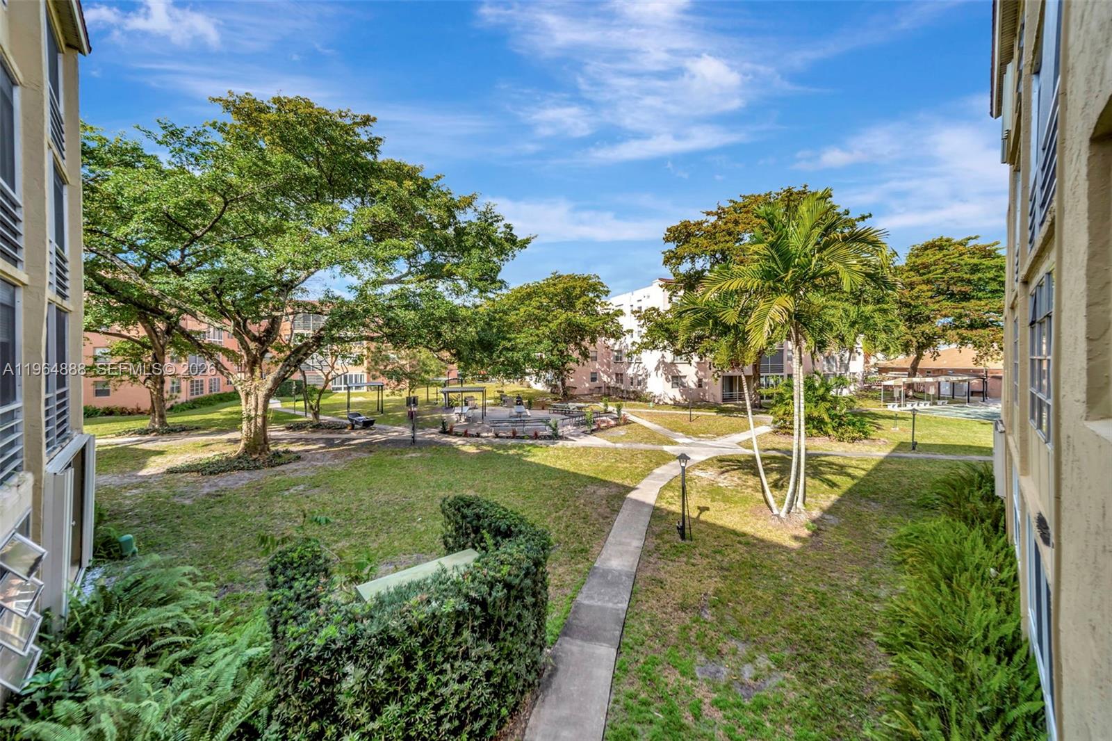 2801 Somerset Dr #215 Lauderdale Lakes, FL 33311