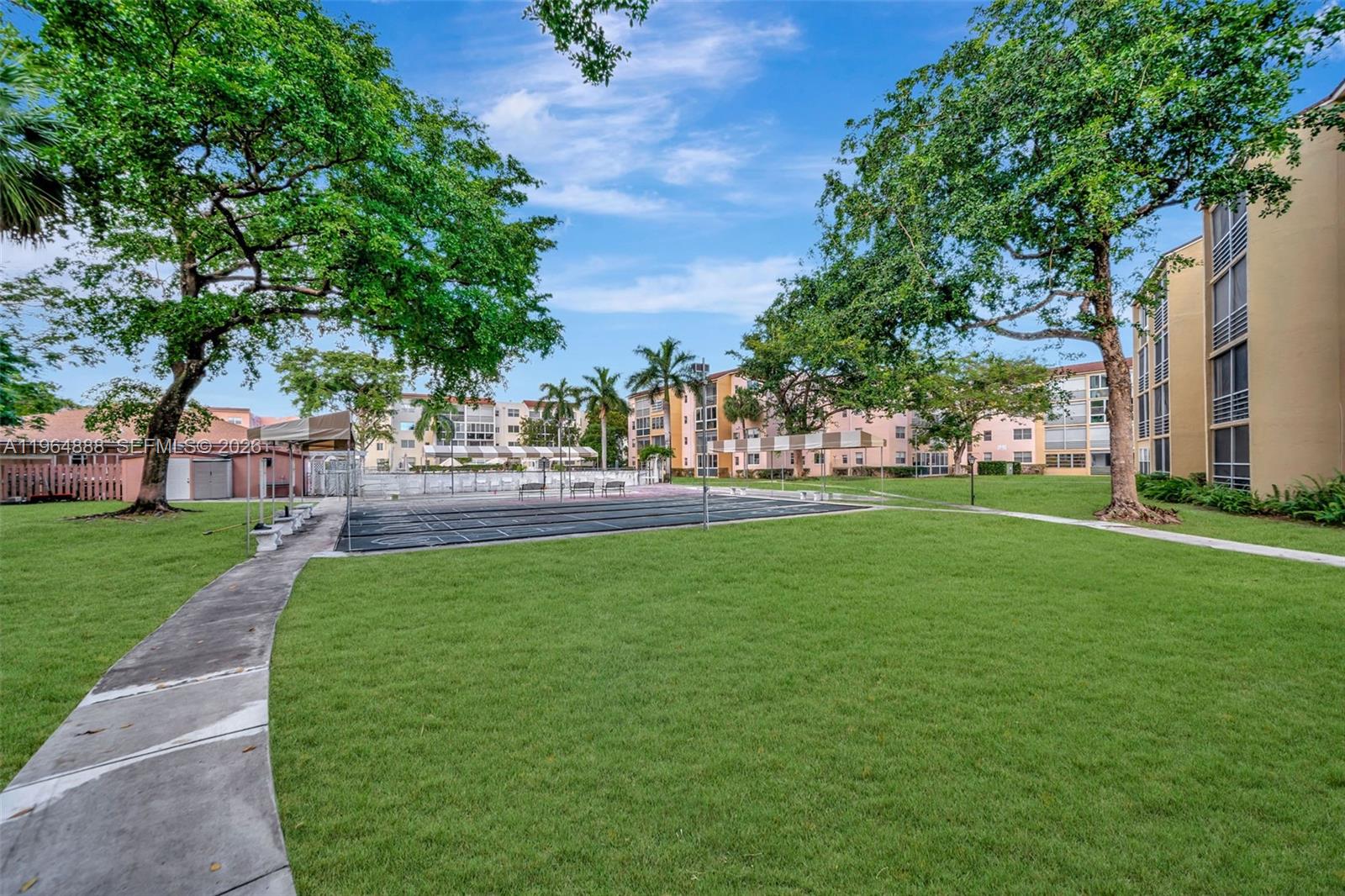 2801 Somerset Dr #215 Lauderdale Lakes, FL 33311